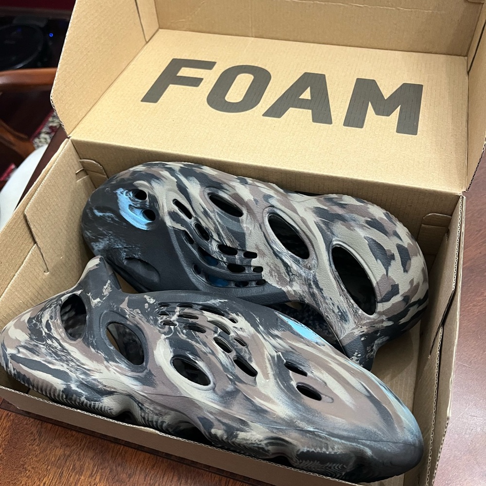 Adidas Foam RNNR - Like NEW with Box